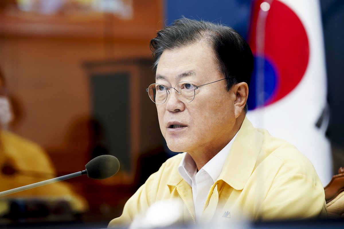 우리나라를 도운 아프간인들과 가족들을 
무사히 국내로 이송할 수 있게 되어 
매우 다행입니다.
신속하고 일사불란한 작전으로 임무를 
성공적으로 완수한 외교부와 군 등 
관계자들의 노고와 공로를 
자랑스럽게 생각하며 치하합니다.