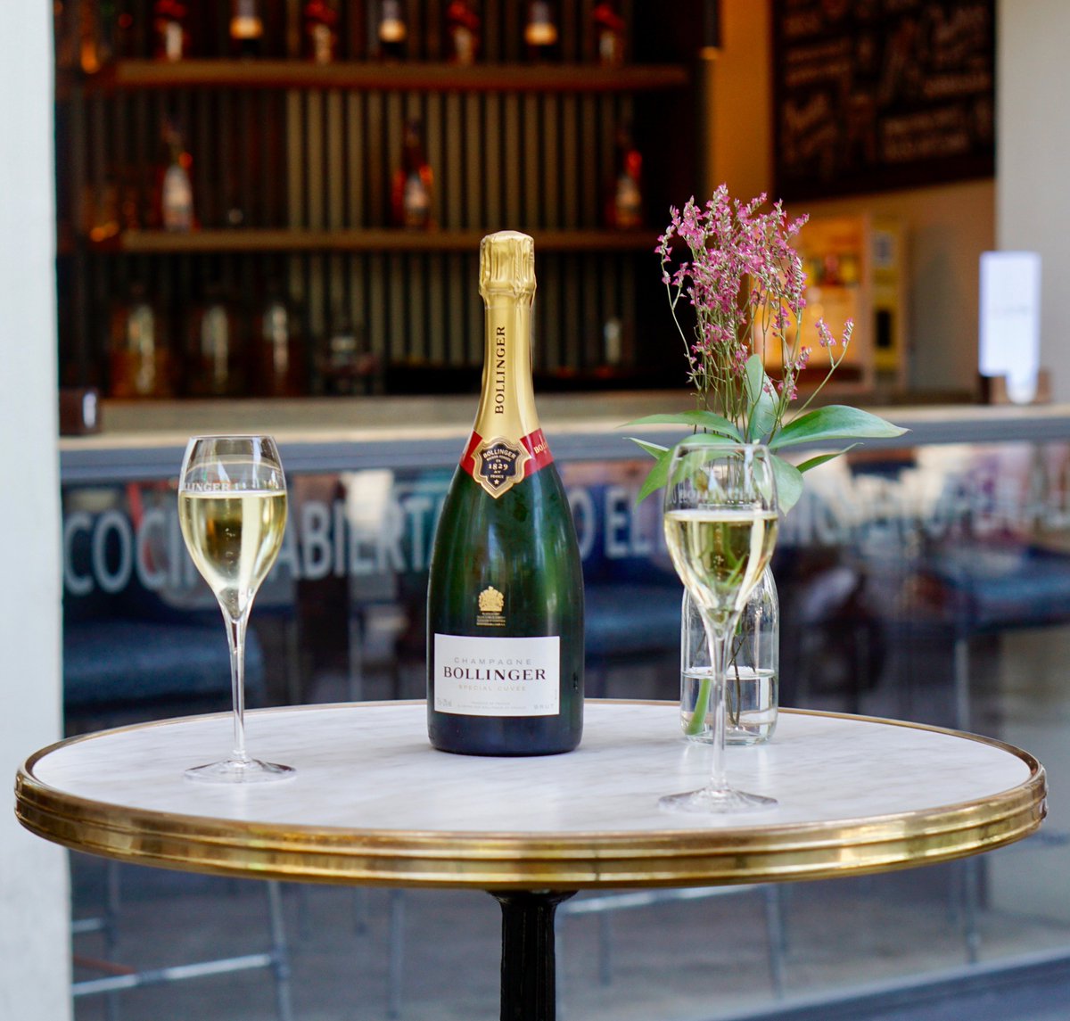 SaBrisaRest's tweet photo. ¡Un brindis por el gran sábado que tenemos por delante en #SaBrisa!🥂

Te esperamos en Av. de Menéndez Pelayo, 15. https://t.co/i233K8iRov
