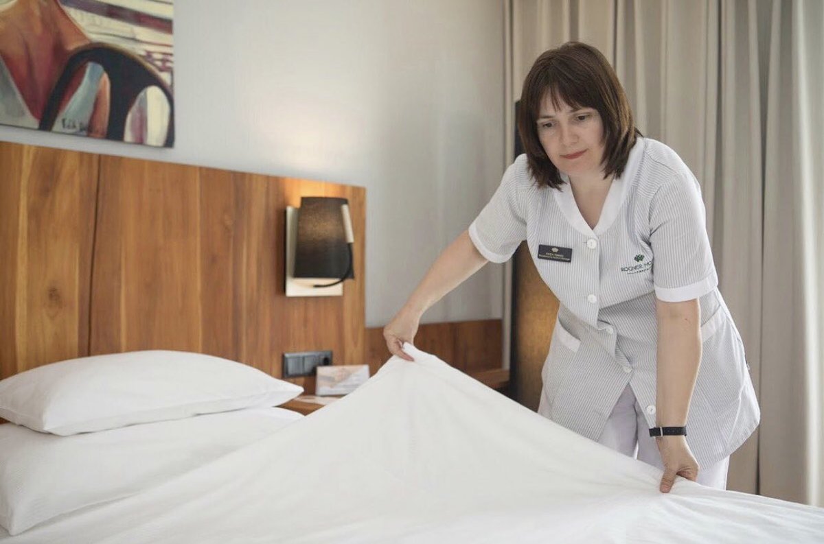 Our housekeeping team craft a beautiful performance every day, with an attention to detail, passion for perfection and personal touches that give our guests unique and personalized experience of luxury.
.
.
.
#housekeepingteam #rognerhotel #thegardenhotel #tiranahotel