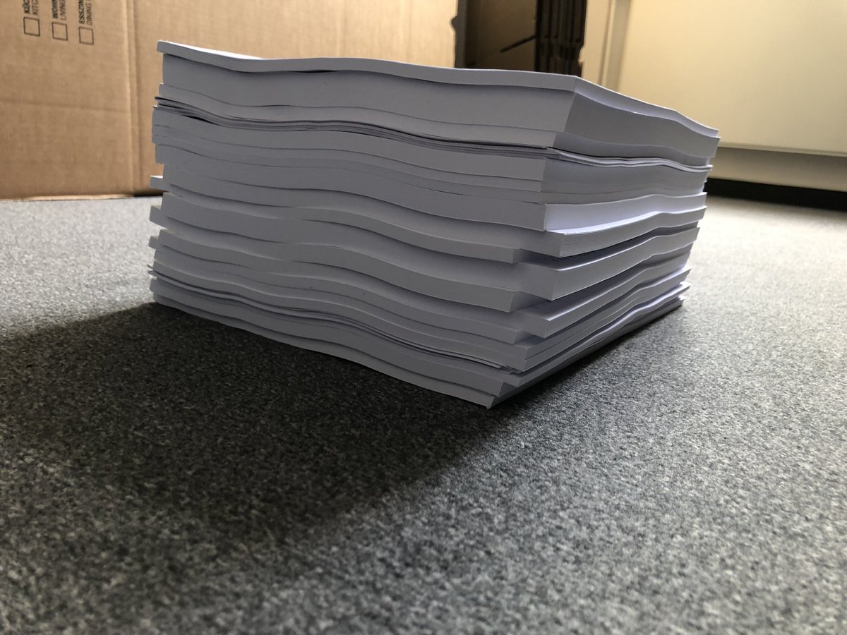 709 Bundestagsabgeordnete haben von Finanzminister <a href="/OlafScholz/">Olaf Scholz</a> Post bekommen: 3.230 bedruckte Seiten #Bundeshaushalt 2022. Insgesamt 2.290.070 Seiten. Anstatt eines einzigen Klicks zur Versendung einer pdf-Datei an alle Empfänger. „umweltschutz“ wird bei Scholz kleingeschrieben…