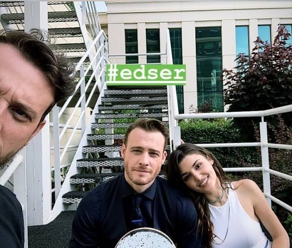 trkshdrmfns_ph's tweet photo. Greetings to Ender Mihlar! The director of Her Yerde Sen (2019). 

Trivia:
He directed one episode of Sen Çal Kapımı (2020) ❤️

#HappyBirthday #EnderMihlar
#SelDem #EdSer #director https://t.co/eA1NhWY8uj
