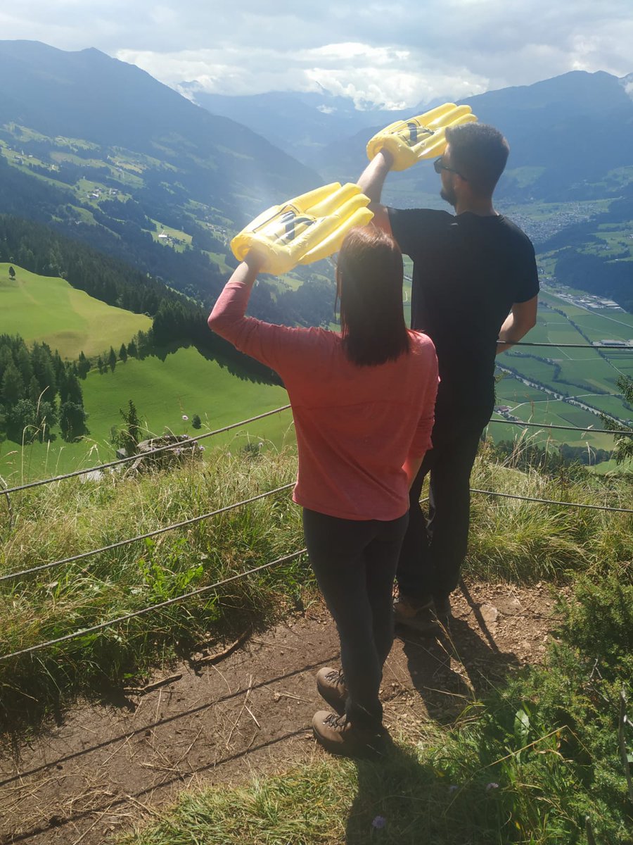 Cheering for our scholarship holders is just easier with these cheering gloves from @raiffeisen_at! They help to look far into the sunny Tyrolean landscape, as well!

Thank you @RBI_Presse for supporting us in our activities and participation in the <a href="/forumalpbach/">EuropeanForumAlpbach</a>!

#ad #sponsor