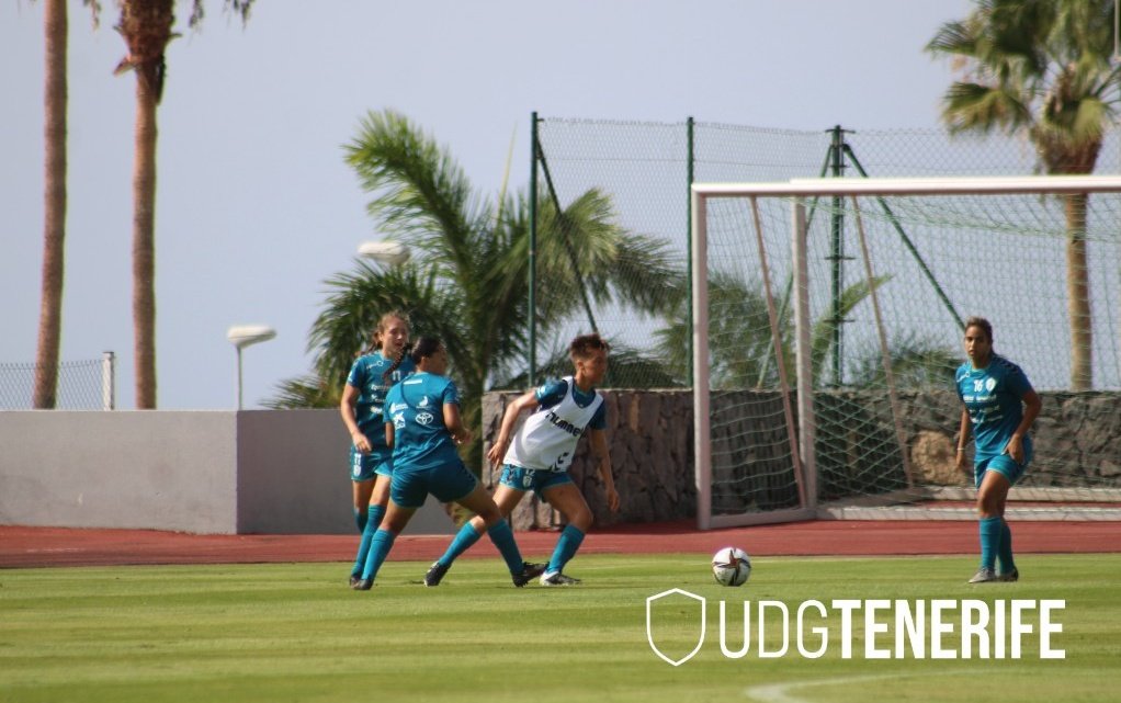 ⚽💙🤍 ¡Buenos días, afición! Llegó la semana más esperada... Regresamos al @TnfTopTraining para preparar nuestro debut liguero. ¡Cuenta atrás! 👏⏳🔝 ⚒️ @FCBfemeni (sábado, 11h 🇮🇨) #UDGTenerife #Crecemosjuntas