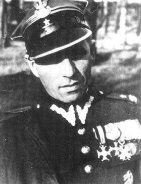 ipngovpl_eng's tweet photo. The Battle of Westerplatte was one of the first clashes of the #WW2. The officer in charge of the Westerplatte defence, Maj. Henryk Sucharski passed away #OTD 🗓  in 1946. #September1939 https://t.co/bo7t0ED0Vg
