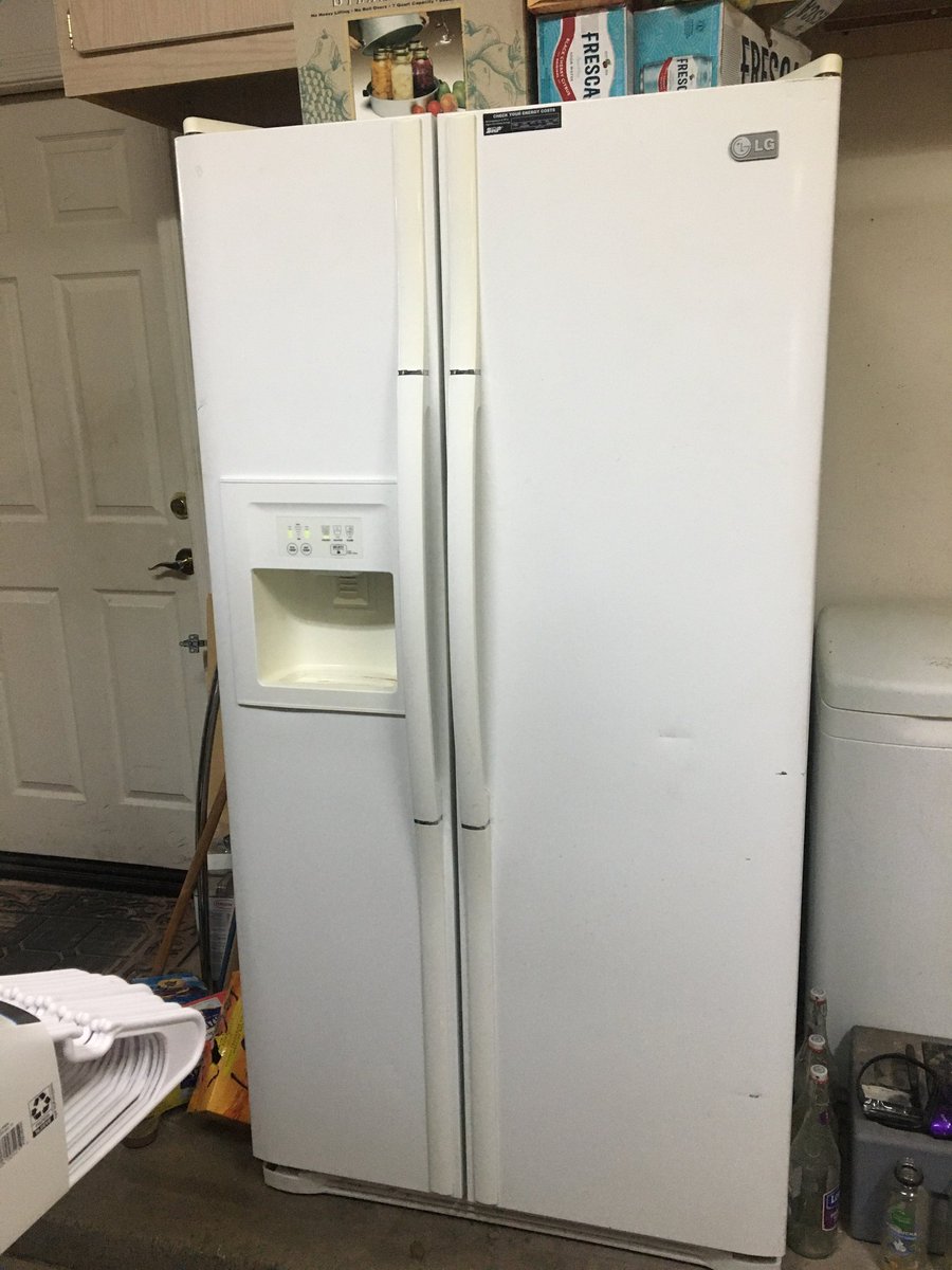 NiceFridges's tweet photo. Today we look at this nice well stocked double door fridge including ice maker! It makes my mouth water, I'll rate it 8/9 stuffed olives!

#DoubleDoor #Dumbledore #LetsMakeSomeIce #IJsKlontjes #LetsKickSomeIce #IceAge #OlivesWithPiment #FridgeBoys #FridgeFantasies #PrettyNice https://t.co/pZ9IPBnem4