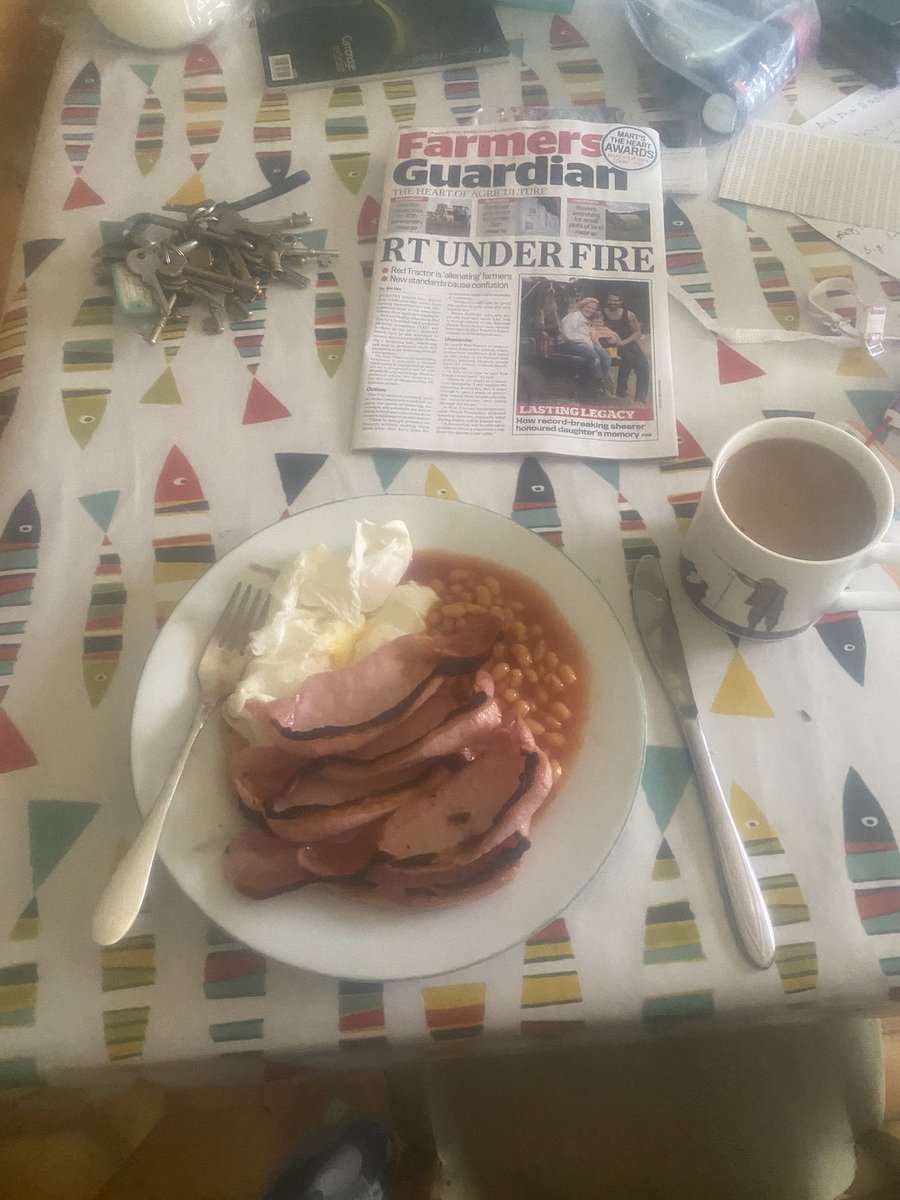 ed_hacking's tweet photo. Who ate all the bacon…. That would be me #fatlad #youcannotrunaV8off£5 #breakfast #bashon https://t.co/H2kB2gz62E