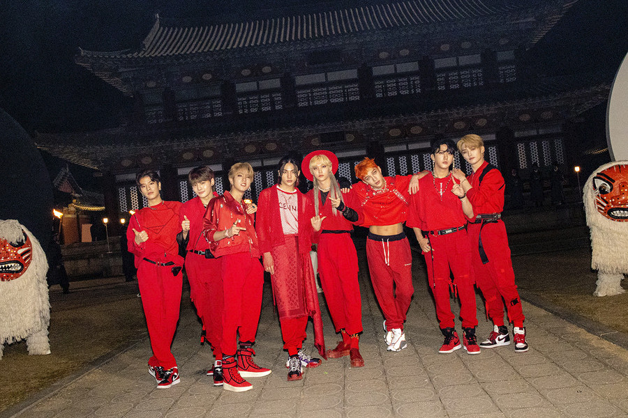 soompi's tweet photo. #StrayKids Nearly Triples Their Personal Record For 1st-Week Album Sales With "NOEASY" 
https://t.co/FX6ctXM8tE https://t.co/CRFQz1hI3x