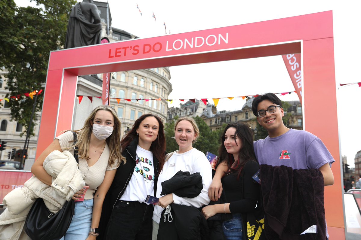 MayorofLondon's tweet image. This weekend, London hosted several free screenings at Trafalgar Square to bring the magic of cinema back to our city.  
 
Our cinemas have been hit hard by long closures, but are ready to welcome you back safely—check out what’s on at your local. #LetsDoLondon