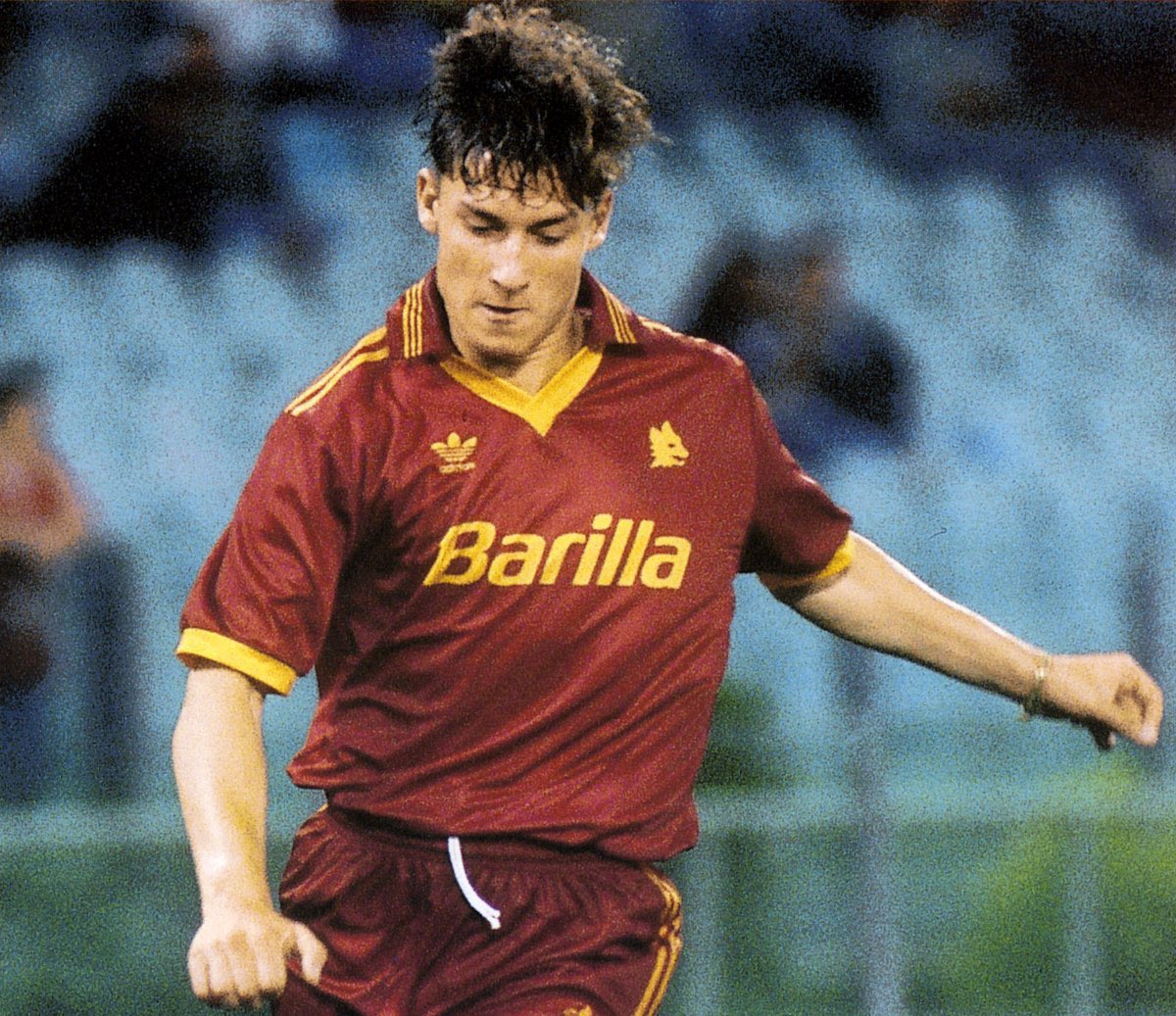 Francesco Totti makes his debut in one of 𝐭𝐡𝐞 great Roma kits. Magnifico.