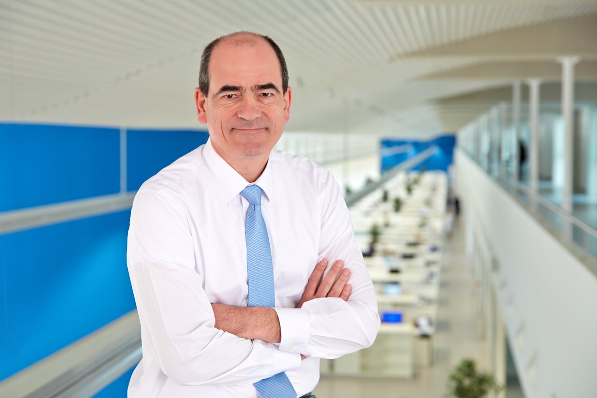 TeknikerOficial's tweet photo. Solo podemos dar las gracias por todos los mensajes de cariño que hemos recibido en Tekniker. 

Estamos conmocionados y a la vez muy orgullosos del que ha sido nuestro amigo y director general durante muchos años.

Estás en nuestro corazón, Alex. Goian bego. https://t.co/ZwHzUCjN1M