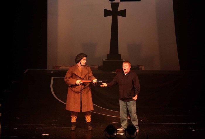 Bevclarkplays's tweet image. Looking for a Remembrance themed play for November? 5 Male parts in this family drama set  2006 and visiting 1916 France and 1991 Iraq. A journey back in time to make a footprint in the future.
@stagescripts @DramaGroups #remembrance #drama #theatre