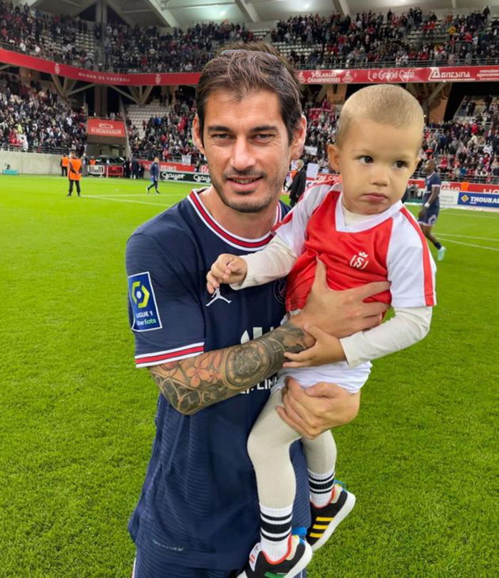 LaCaencaneuse's tweet image. Ne jugeons pas le gardien de Reims. Qui n'aurait pas fait la même chose à sa place ????