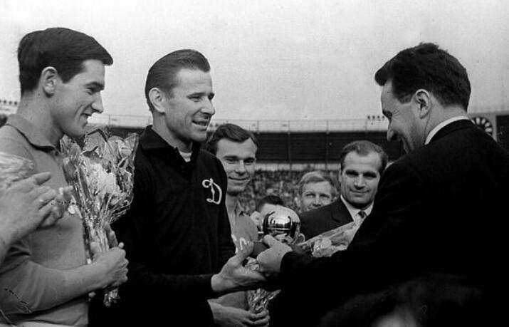 яшин вратарь. лев яшин олимпиада 1956. эдуард стрельцов на олимпиаде 1956. эдуард стрельцов на олимпиаде 1956. лев иванович кузьмин фото.
