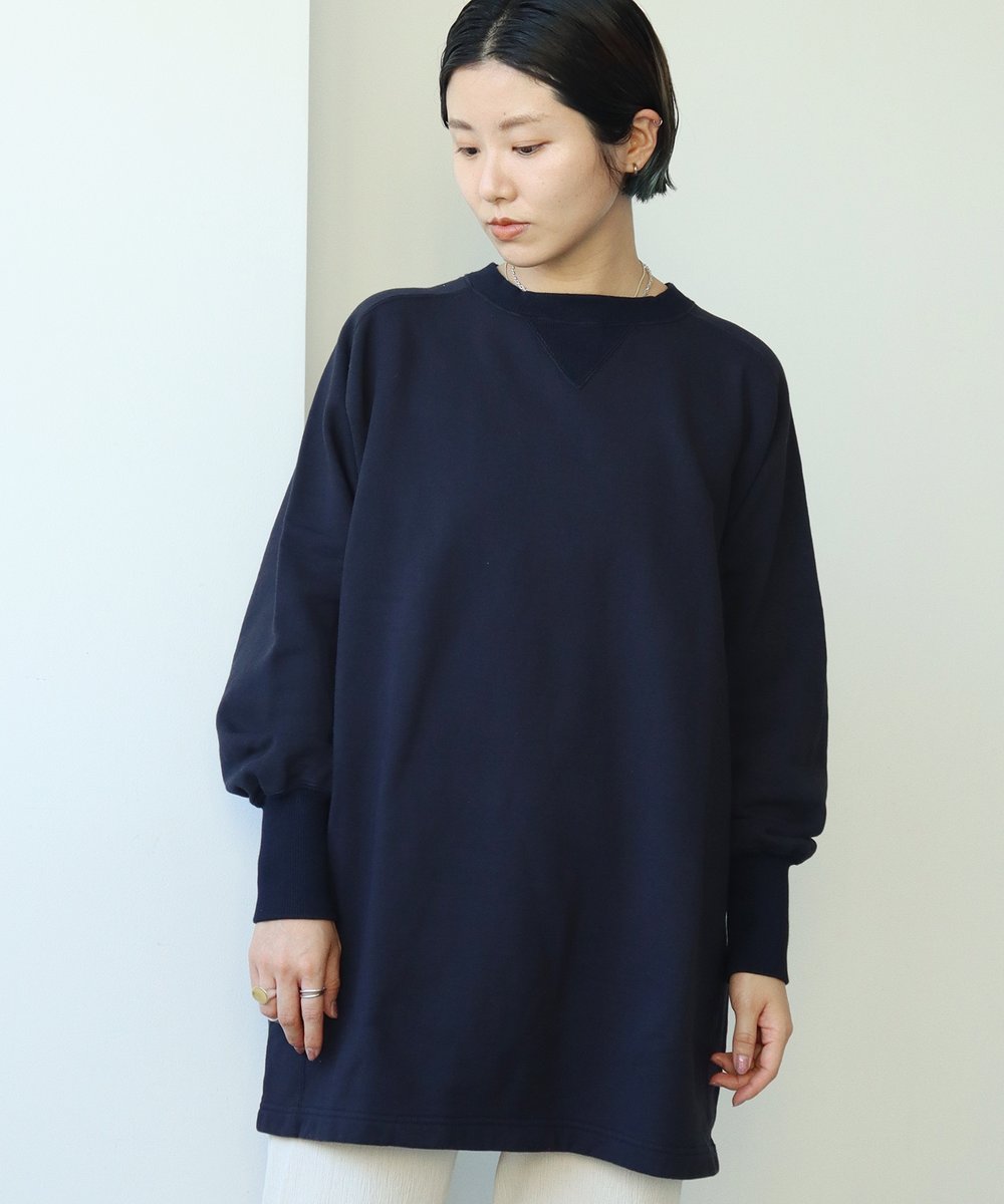 note_et_silence's tweet photo. 【 RECOMMEND 】
#noteetsilence
甘撚り裏毛 ロングスウェット
ヒップが隠れる着丈、袖口の長めのリブのバランスがなんだか新鮮。
https://t.co/FpybcIYWRF https://t.co/ojIPGG9XgJ