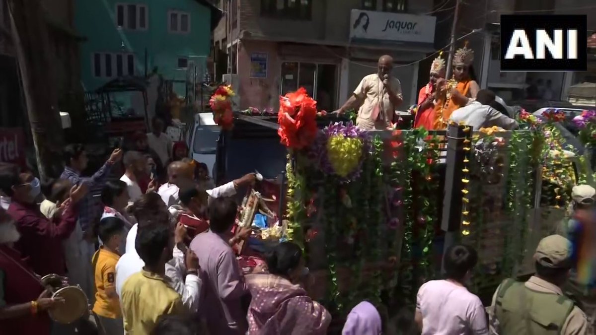 ANI's tweet image. Jammu and Kashmir | Members of Kashmiri Pandit community celebrate #Janmashtami in Srinagar