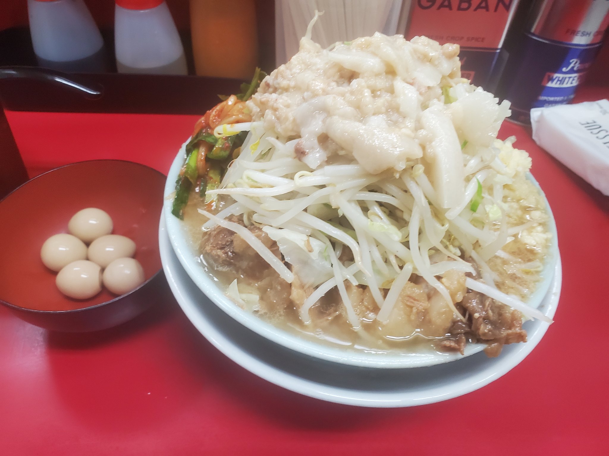 清水くん レンタル二郎食べる人 Al Twitter ラーメン二郎 中山駅前店さんで小ラーメンぶた5枚 0 ピリ辛にらだれ 50 味付けうずら 100をいただきました 絶妙食感のデロ麺に染み行くはカエシキレキレの非乳化スープ 噛む度に楽しいほわふわアブラとシャキヤサイの攻防 清水くん レンタル二郎食べる人 Al Twitter ラーメン二郎 中山駅前店さんで小ラーメンぶた5枚 0 ピリ辛にらだれ 50 味付けうずら 100をいただきました 絶妙食感のデロ麺に染み行くはカエシキレキレの非乳化スープ 噛む度に楽しいほわふわアブラとシャキヤサイの攻防