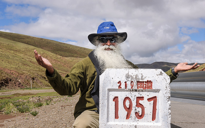 SadhguruJV's tweet photo. Youthfulness is about how vibrantly alive you are, not about when you were born. #SadhguruQuotes https://t.co/k6WJIApAdN