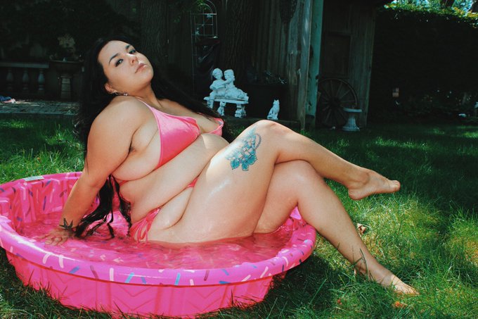 Ah ah, I'm all bikini porn Ah ah, but you're not in the sun  ✨Hot Fat Girl✨https://t.co/V1BO0raPCQ✨ https://t