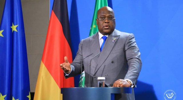 NicholasKabanga's tweet photo. À la tête de la cellule de riposte contre la #Covid19, il y a un grand scientifique de renom, le Docteur @MTamfum dont le savoir-faire n'est plus à prouver. Donc lorsque #Tshisekedi affirme que les produits #Manacovid & #DoubaseC ont fait leurs preuves, ce n'est pas du vent! #Nek https://t.co/Et4VsIsmut