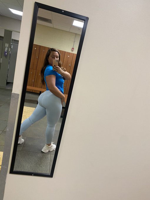 Sitting pretty https://t.co/6PtKwPXwS1