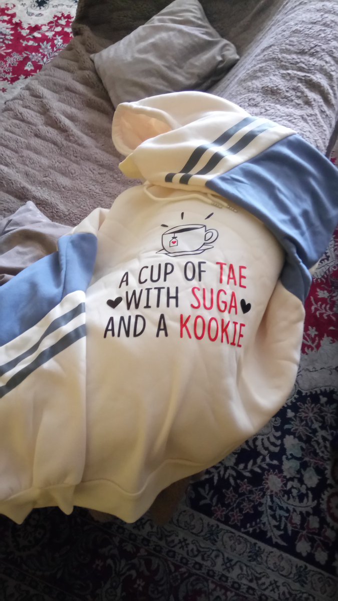 AnnaWithE6's tweet photo. @BTS_twt Congrats Suga <3 And my blouse too just come haha What a day. https://t.co/8SOpv6lXZV