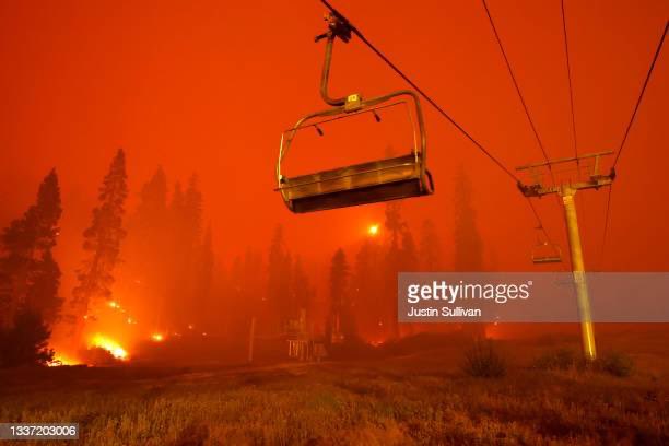 LizKreutzNews's tweet photo. Images from @sullyfoto of the #CaldorFire burning through the Sierra-at-Tahoe ski resort in Twin Bridges overnight. 

The fire continues to grow, getting closer to South Lake Tahoe. https://t.co/m84hNAmpDv