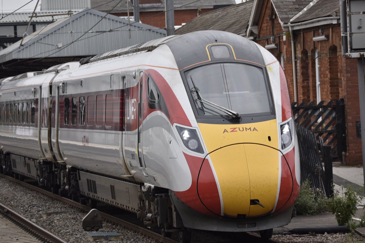 Class8xx's tweet photo. Plenty of #azumas at GRA today @LNER #class80x https://t.co/uTjd4UGD30