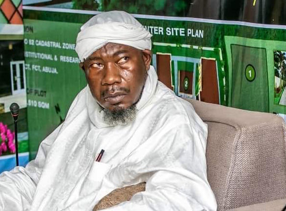 SaharaReporters's tweet photo. God’ll Punish You If Nigeria Isn't Returned To Situation You Met With No Banditry—Northern Islamic Cleric Attacks Buhari | Sahara Reporters https://t.co/KPo8bzmw7d https://t.co/MPaCO8mOmw