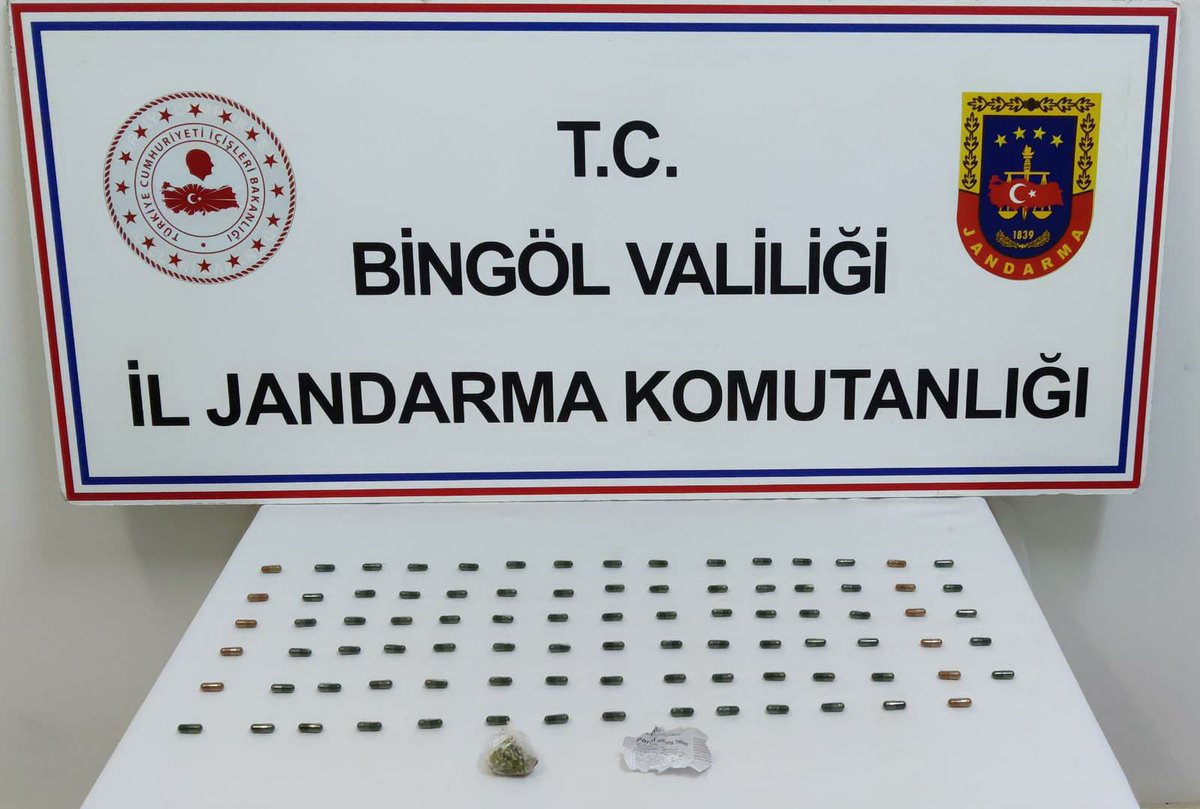 bingolvaliligi's tweet photo. Jandarmamız Uyuşturucu Tacirlerine Göz Açtırmıyor:

"Son 3 Günde 500 Bin Liralık Uyuşturucu Ele Geçirildi."

https://t.co/xgNjBzBwff https://t.co/2hz38TO4sJ