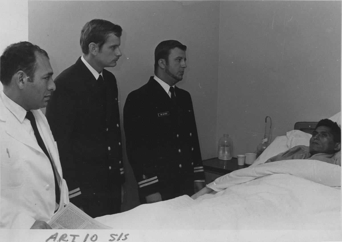 2 medical officers, LTs John Messenheimer (second on left) and Robert Gifford (third) examine a renal transplant patient at Centro Medico Naval hospital in Callao, Peru, a carbon copy of Beaufort Naval Hospital, 8/30-9/4/71.

#navymedicine #navymedicalcorps #navymedicalhistory https://t.co/Q84YLYI0N7