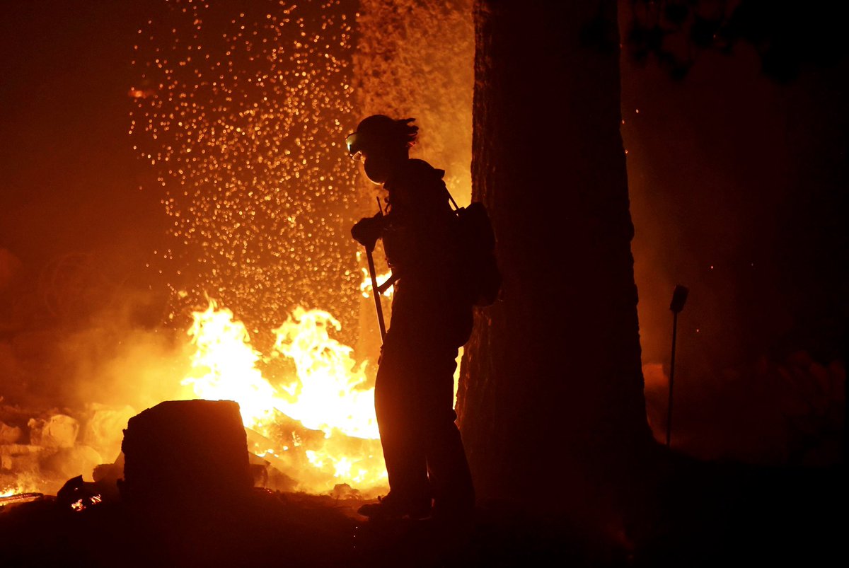 sullyfoto's tweet image. The #caldorfire made a destructive run along Hwy 50 on Sunday evening through the Strawberry and Twin Bridges, CA. Dozens of structures were destroyed and the fire burned through part of the @Sierra_at_Tahoe ski resort.