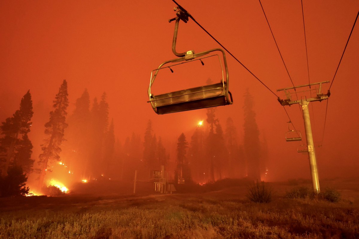 sullyfoto's tweet image. The #caldorfire made a destructive run along Hwy 50 on Sunday evening through the Strawberry and Twin Bridges, CA. Dozens of structures were destroyed and the fire burned through part of the @Sierra_at_Tahoe ski resort.