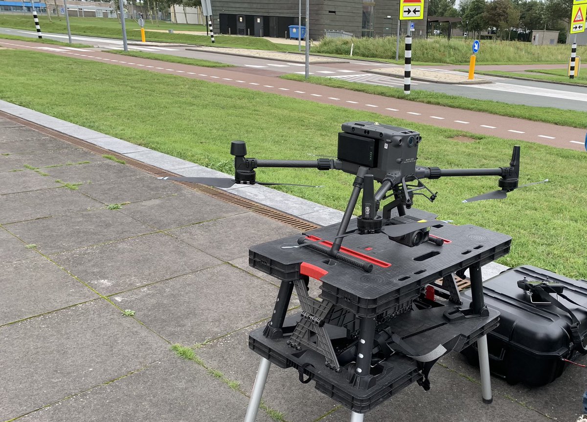Vandaag proof of concept ,to see how drones can improve #safety and #efficiency during #inspections. <a href="/AirHubNL/">AirHub - Drone Operations App</a>