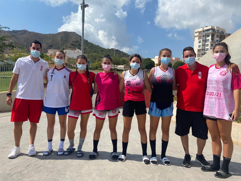 BfemeninoCT's tweet photo. Carlota , Julia , Lorena y Judith  del "Cabezo Ventura" U16F y Nerea del "Rosa" U14F  Disputaran el campeonato de España  de selecciones autonómicas dentro de la selección Murciana #seleccionesFBRM #BFCT https://t.co/QYIVgb8uyw