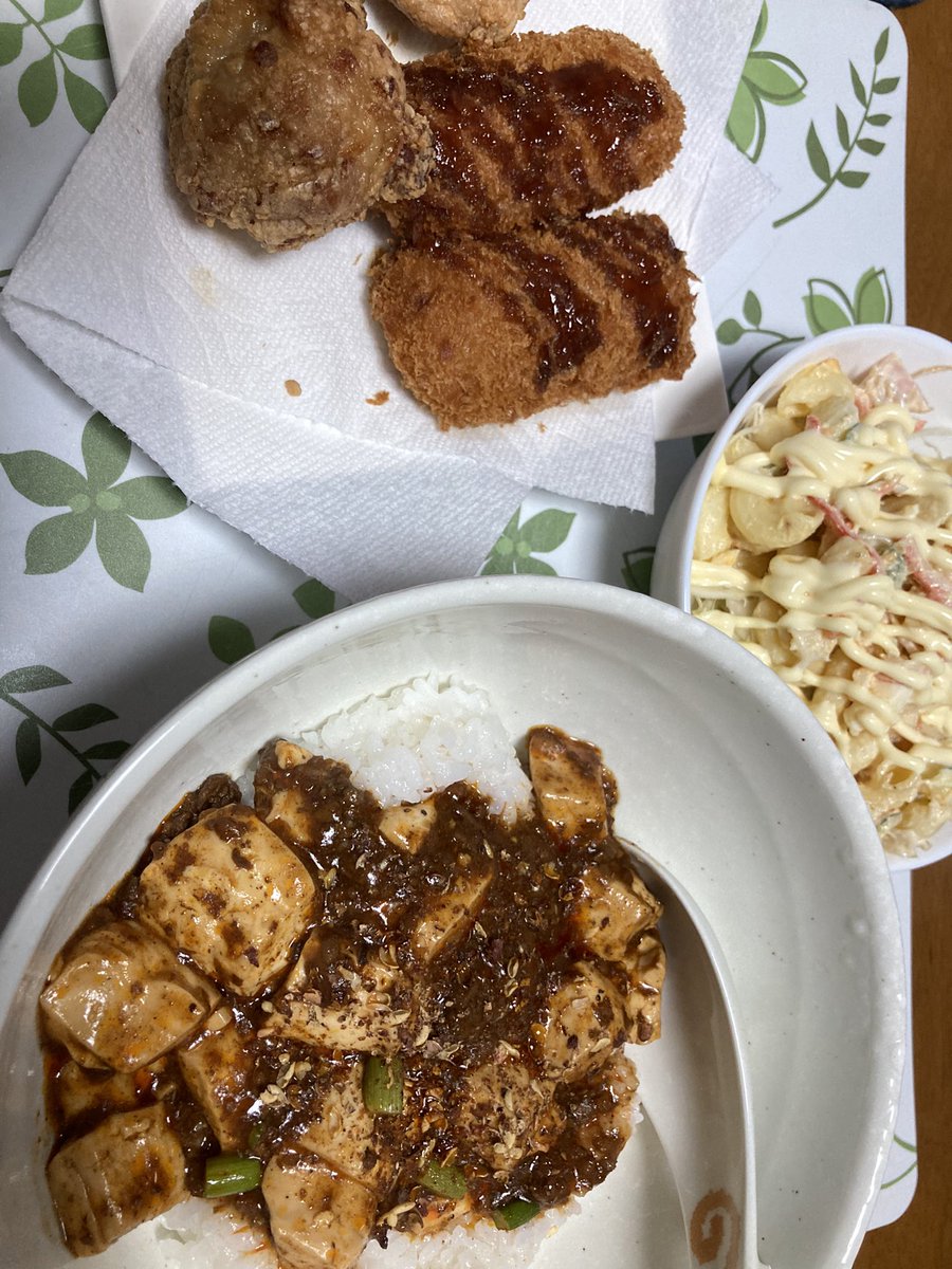 yoshi_onigo's tweet photo. #晩ごはん 
冷凍ごはんにオリジン麻婆豆腐
#自炊記録 #料理記録 #おうちごはん https://t.co/eJtkc6Hl3y