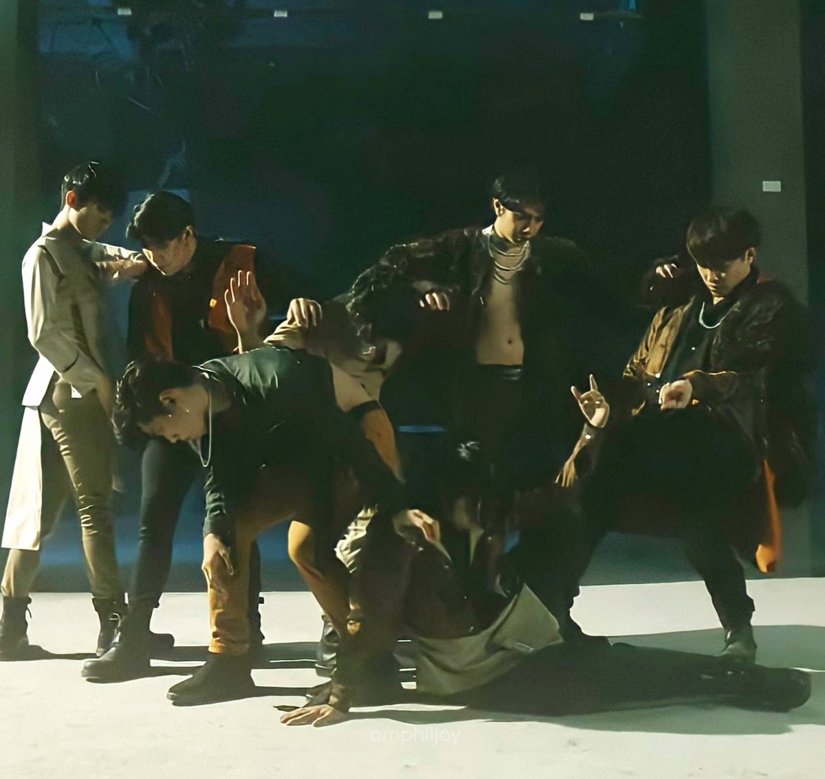 itsmesheyreyll's tweet photo. WAHHH!!! 🔥

Yung vocals di ko kinayaaa. HUHU

D-1 1STONE COMEBACK 
1STONE OH MV TEASER 
#2021stOne #OHisComing @1stoneOfficial https://t.co/AZauqokYHB