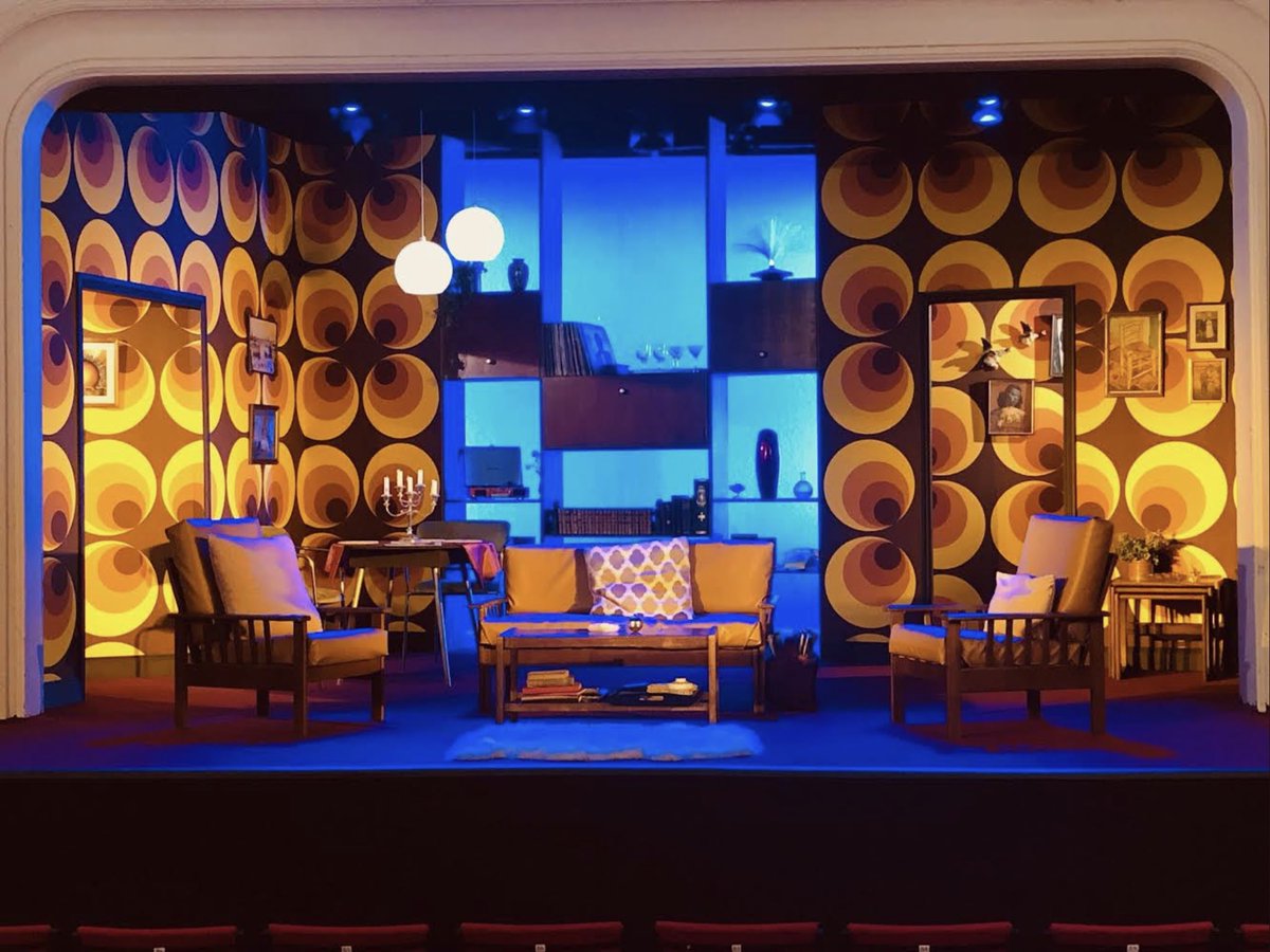 FFrintonTheatre's tweet photo. It is the final show of the 80th Frinton Summer Theatre Season & what better way to close with a party.. #AbigailsParty by Mike Leigh
Tickets available via https://t.co/DkRY6udjWr
#LastNight #RepertoryTheatre #80GloriousYears #FrintonOnSea #Essex #StuartLaing #RegisteredCharity https://t.co/8FosyAv0Em