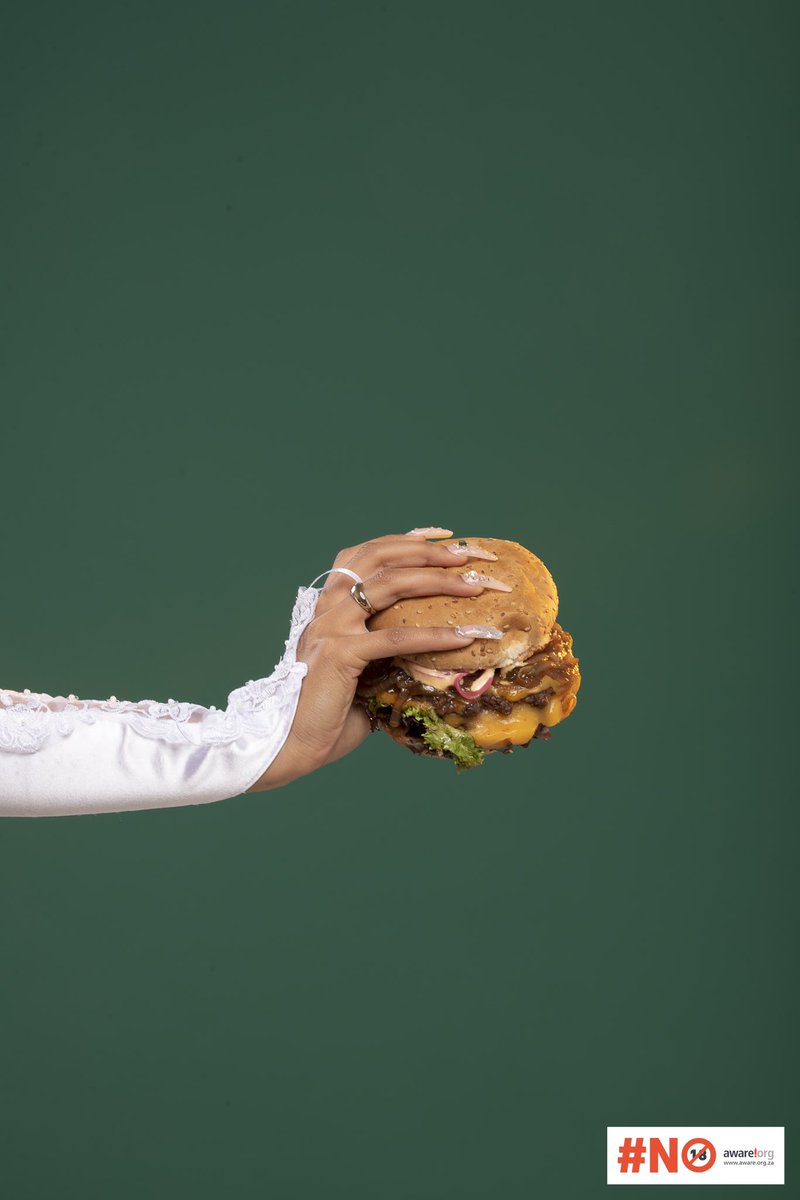 DJ_Doowap's tweet photo. It’s lunch o’clock and I got some UberEats vouchers to give away💫 Let me know what your favourite Meal is from the Flying Dish kitchen on UberEats? 🤤💚 #EatWithIt #FlowWithIt #Ad 🌊 https://t.co/cxI8SXtDig