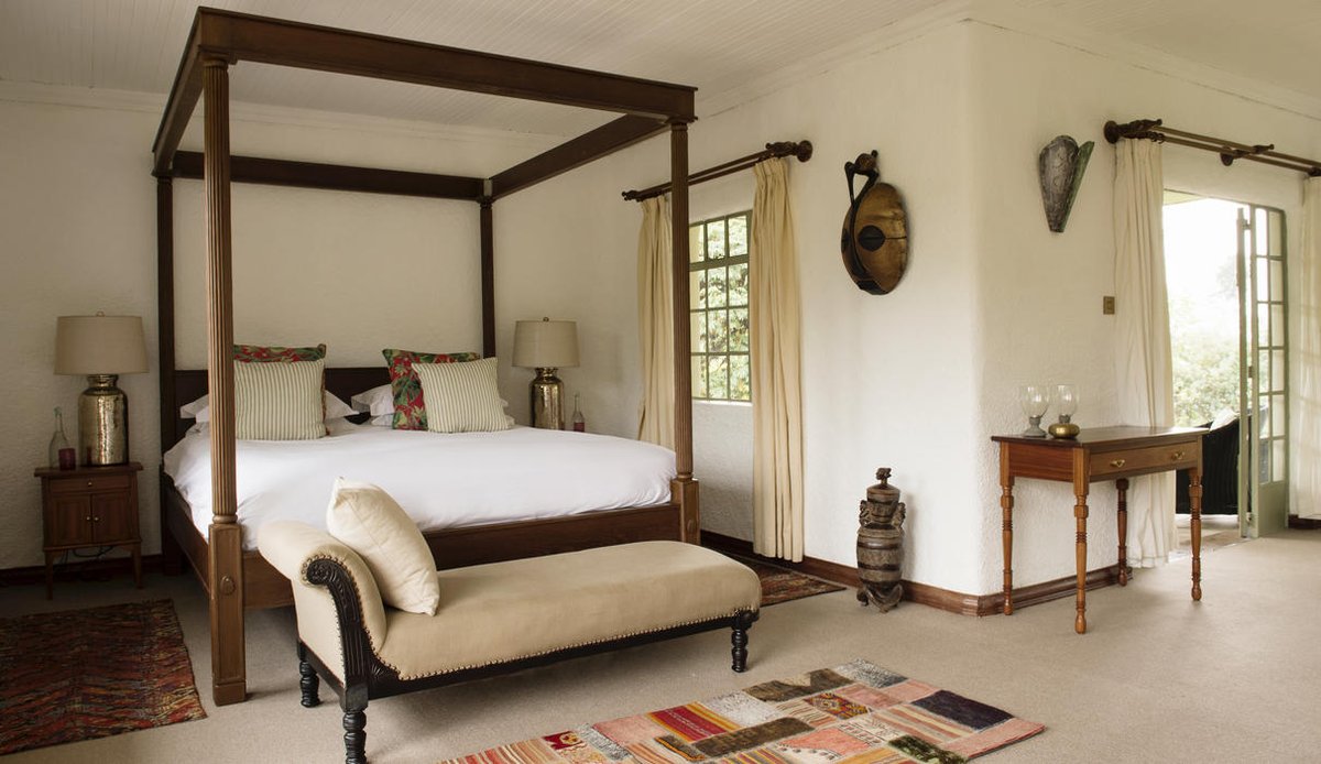 showMeRwanda's tweet photo. A classic safari lodge, the original Sabyinyo Silverback Lodge is one of the oldest residences in Rwandan safari experiences. The beautiful Sabyinyo Silverback Lodge lies hidden amongst the foothills of the spectacular Virungas #VisitRwanda #Kigali https://t.co/AWyE2kg691