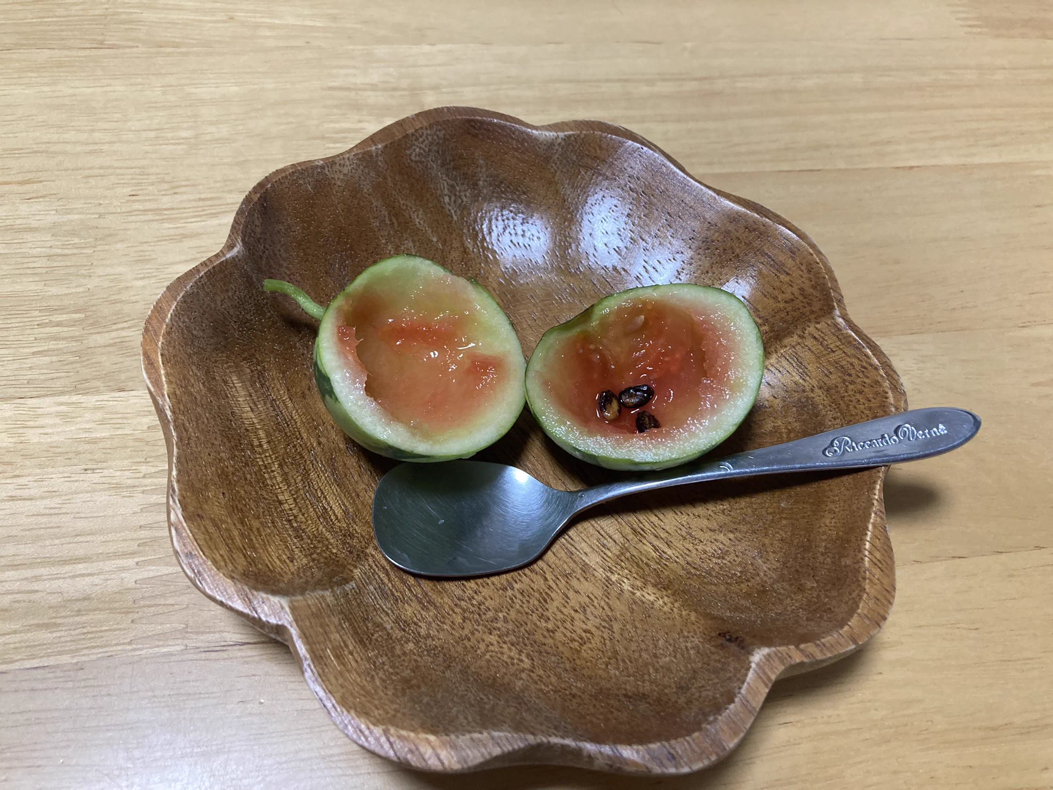 直径5cmのスイカを食べてみたら？しっかり甘みが感じられた！