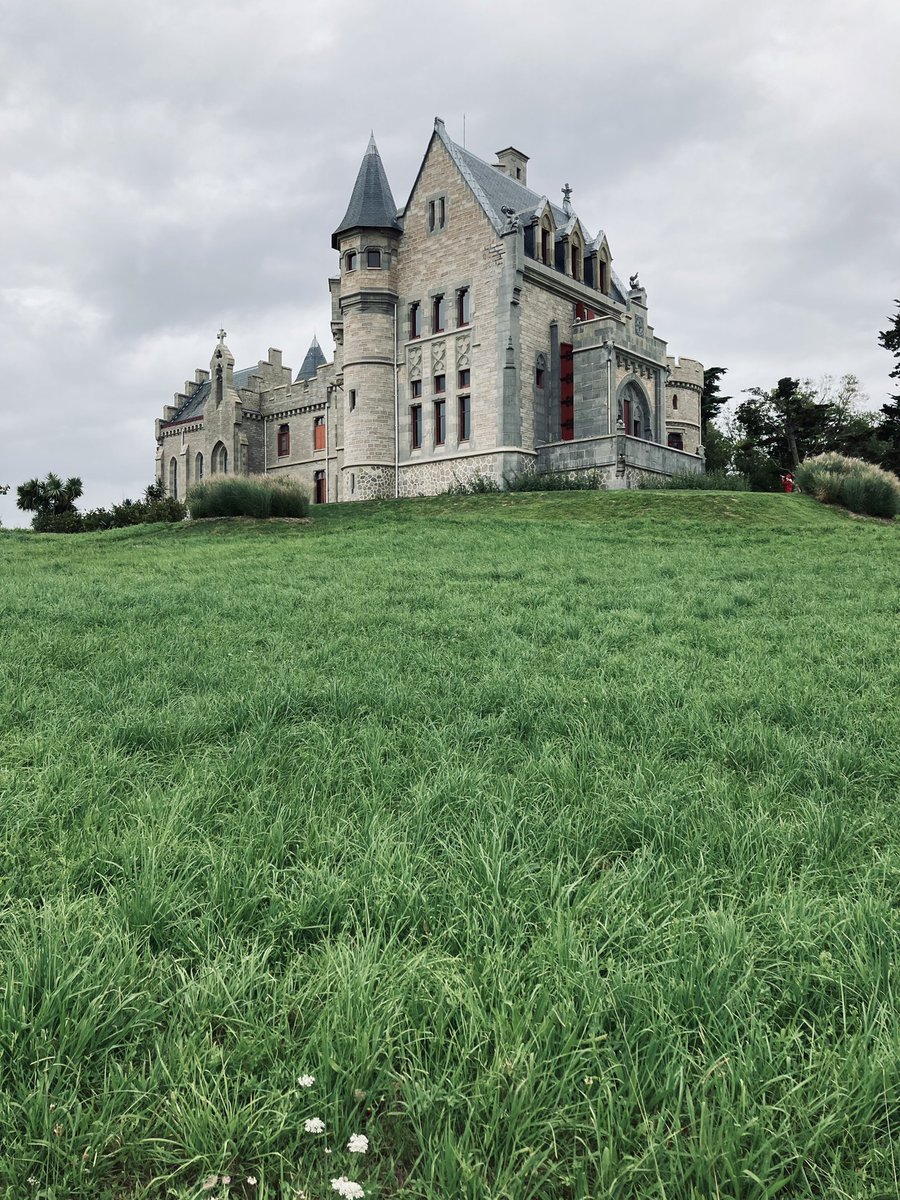 Château néo-gothique Abbadia près d’Hendaye, construit en 1874 par Viollet-le-Duc et son assistant Duthoit pour le compte d’Antoine d’Abbadie, scientifique passioné par l’Éthiopie… #souvenirsdevacances