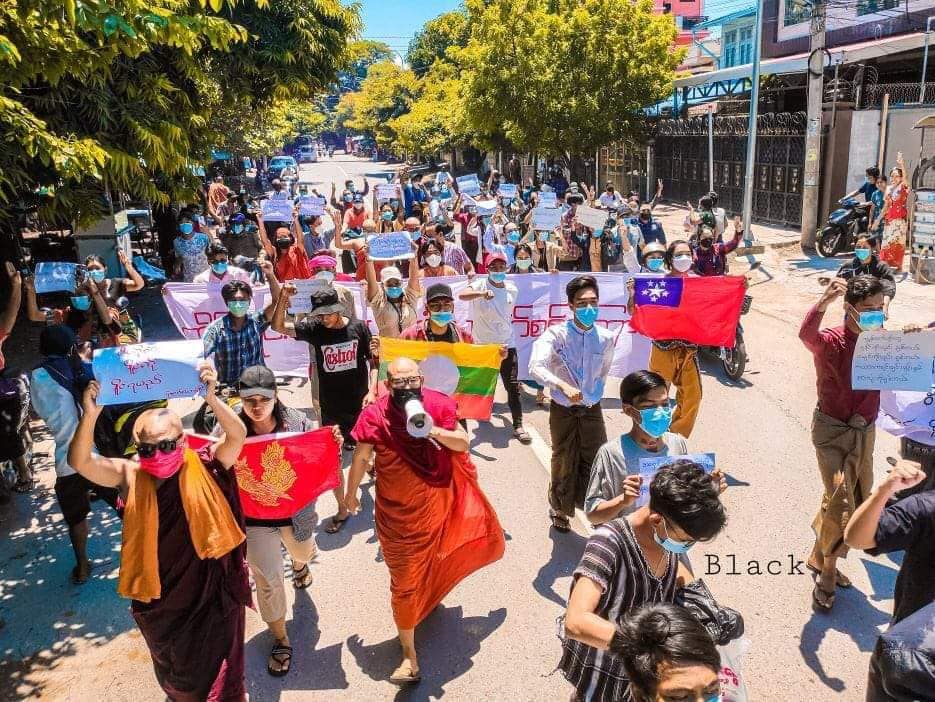 IrrawaddyNews's tweet photo. Activists representing various ethnic groups gathered in #Mandalay on Monday and showed their opposition to the military regime. (Photo: CJ) 

#WhatsHappeningInMyanmar https://t.co/fzLwGtE4VX
