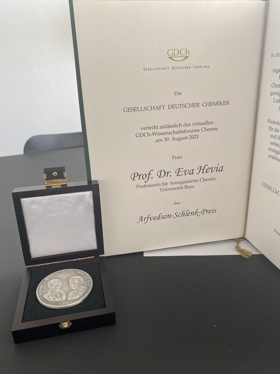 EvaHeviaGroup's tweet image. Thanks to @GDCh_aktuell @AlbemarleCorp for making so special the #online award ceremony for the Arfvedson-Schlenk Prize #wiFo2021 special thanks to @remulveygroup for a beautiful #laudation #organolithium @DCBPunibern
