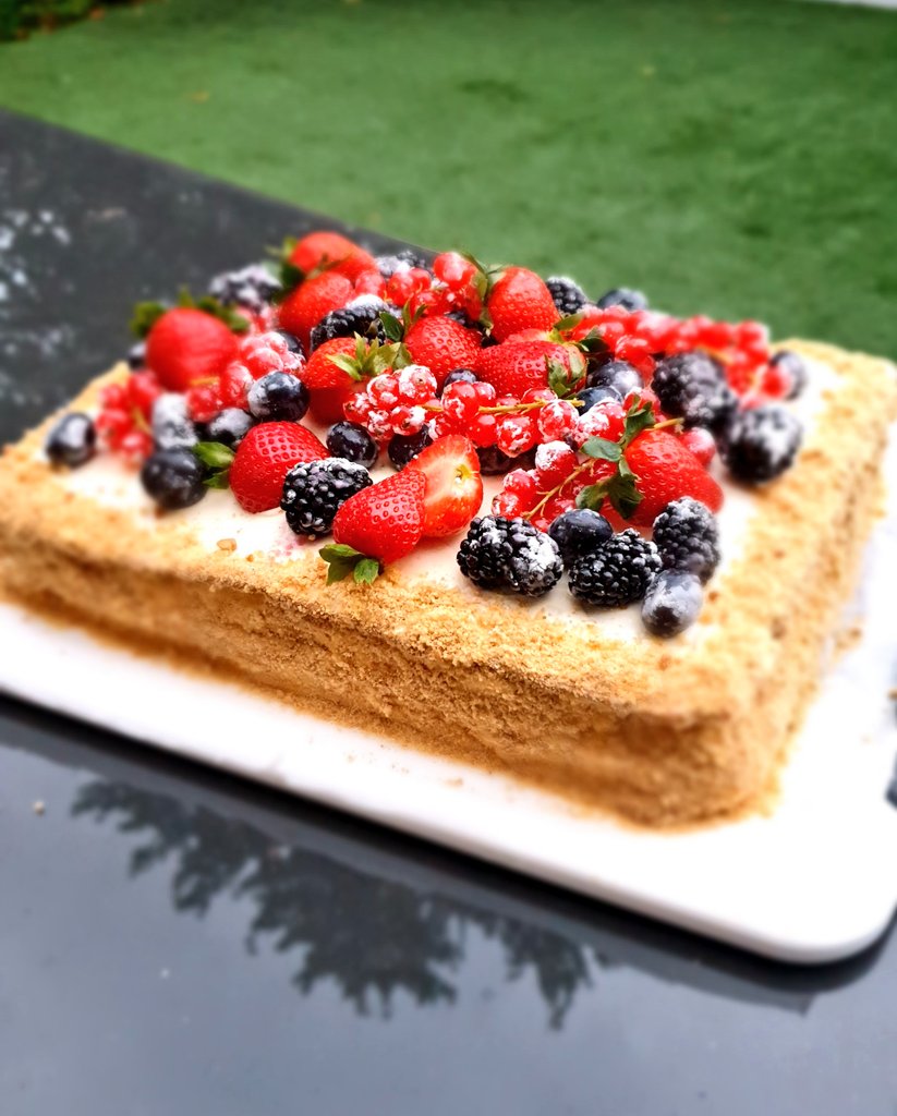 "Cooking and baking is both physical and mental therapy".
(Mary Berry)
#bakingathome #honeycake #bakingforfamily