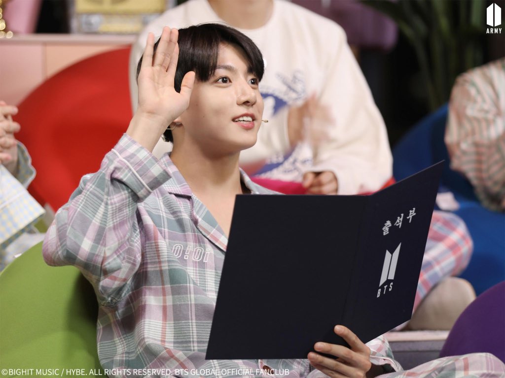 BTSdailyinfo's tweet photo. [PHOTOS] 210830 @BTS_twt 

‘어느 멋진 여름날(One Amazing Summer Day)’ Live Meeting Behind Sketch — (4/4) 

#BTS #방탄소년단 #JUNGKOOK 

🔗 (https://t.co/yYgNHWi3B1) https://t.co/PSZpz6m7zY