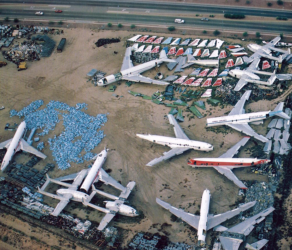 россия аэропорт домодедово. много самолетов. авиастар ульяновск. международный аэропорт туркменбаши. аэропорт принцессы юлианы.