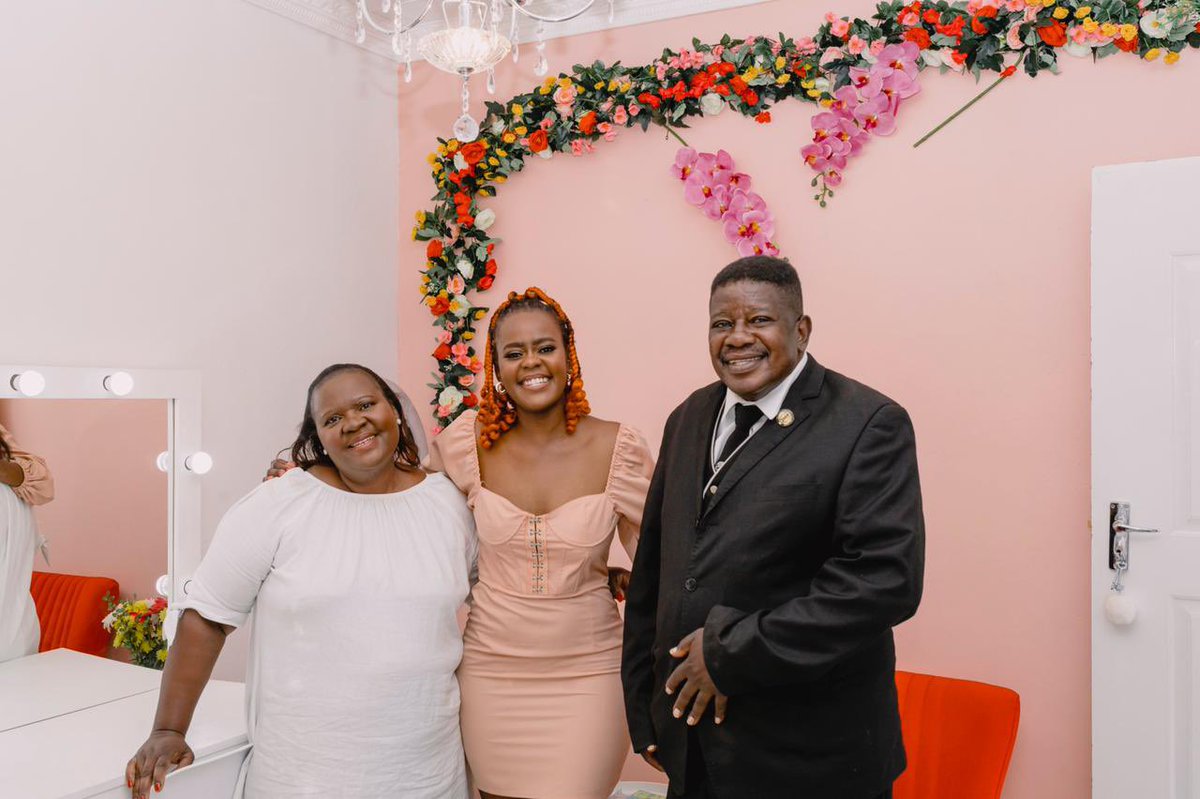 Didie_Museri's tweet photo. I opened my very first beauty studio🤩💄😍🌸!!! I am so excited about this new business venture and I can’t wait for you guys to experience it too! 
📸: @uniquerandi (thank you so much for these stunning pictures!) https://t.co/TjTYBYhxDA