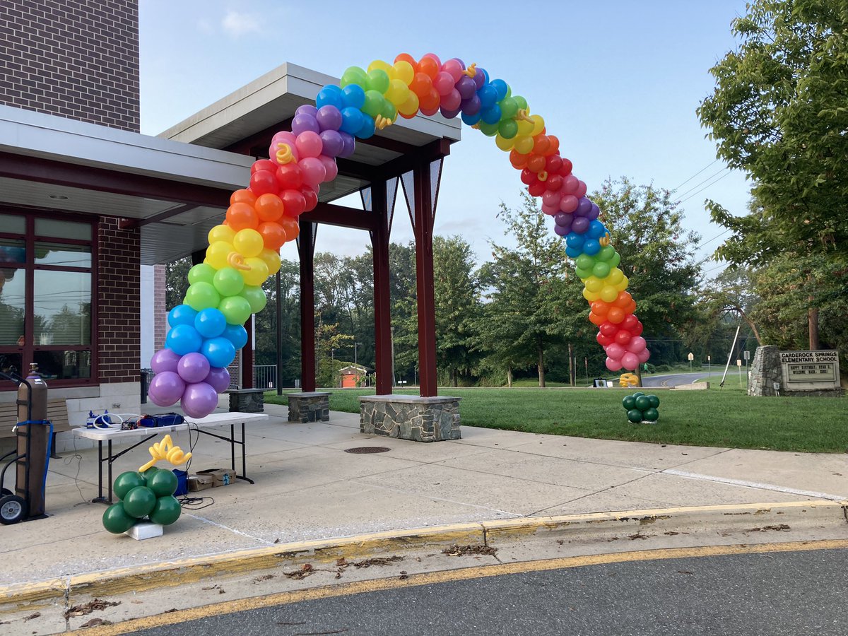 RCVprincipal's tweet photo. Wishing everyone a safe, fun new school year! #CarderockMagic #lovemyjob https://t.co/2TgCnZm1VS