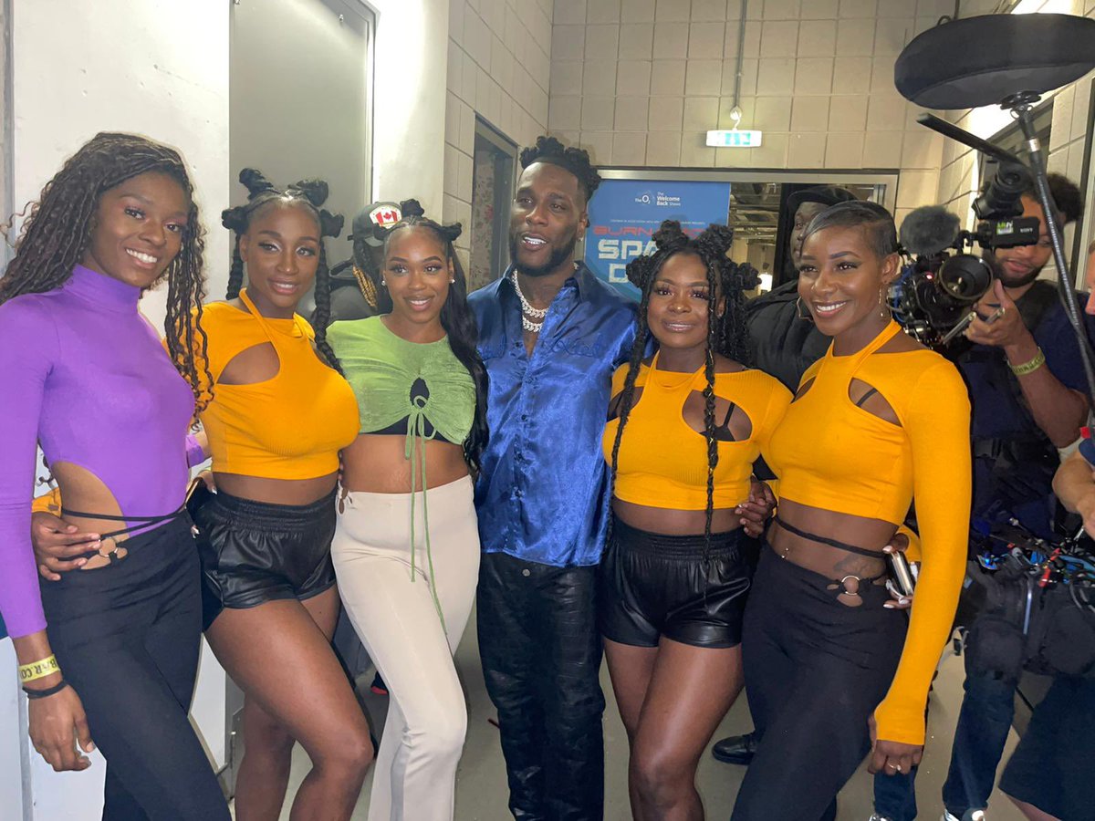 ines_kaney's tweet photo. Burna Boy concert at the o2 Arena London. He never has dancers, but he had us. Also, I choreographed. His first official dancers 🙏🏽🤍

All glory to God. https://t.co/cQ7u1lks7q