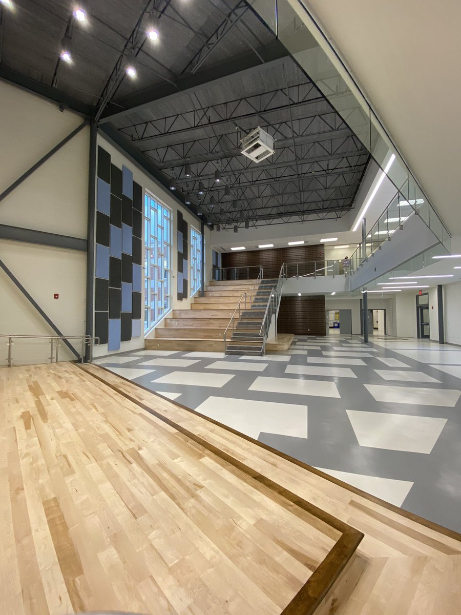 KristiMcAleese's tweet photo. The building is ready to welcome our students for the 2021-22 school year! #bettertogether #oneWhitman @WWHSAthletics @RWDodd https://t.co/JAUBRfawKI